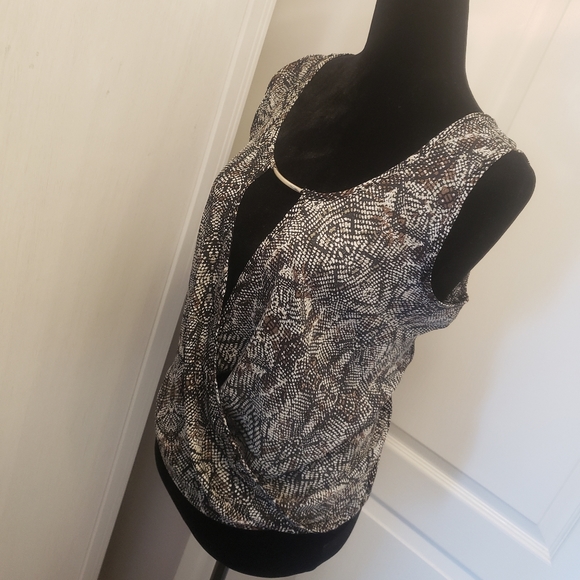 Light top - Picture 2 of 4